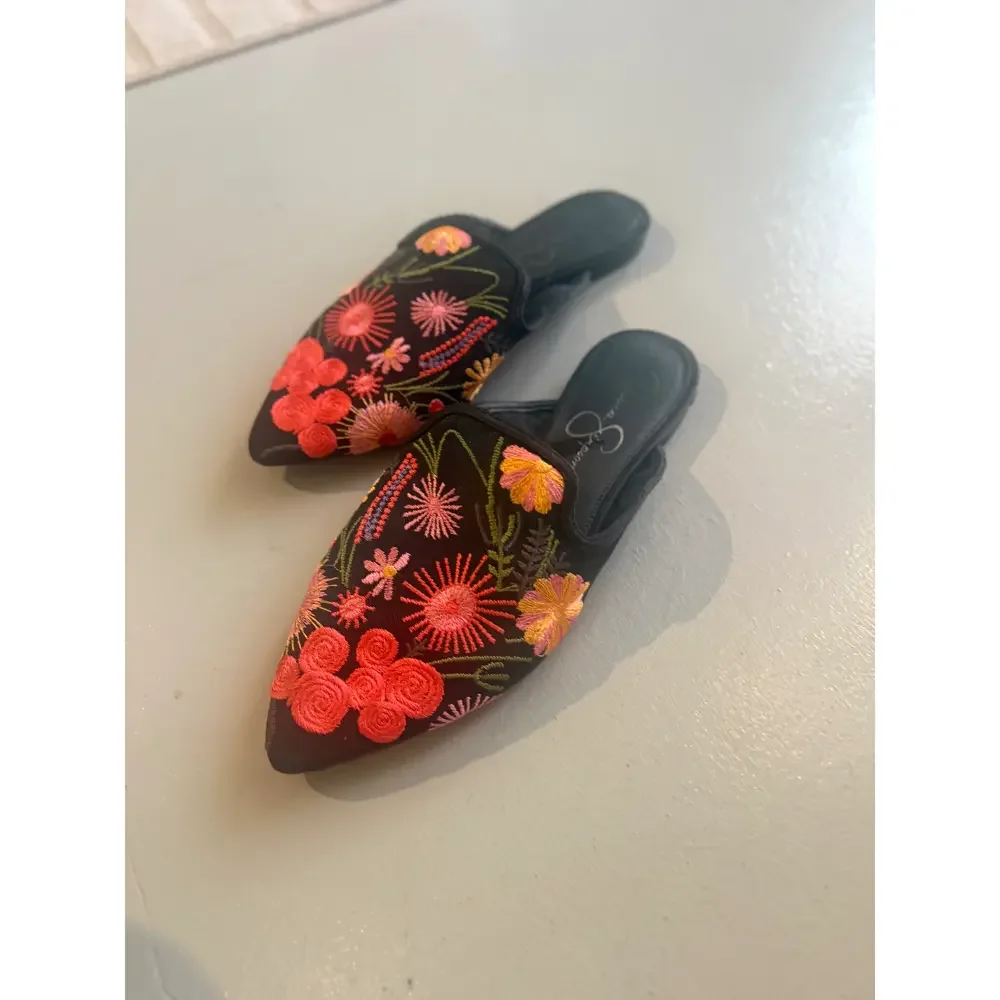 Jessica Simpson Black Floral Embroidered Pointed Toe Mule Flats - Picture 2 of 6